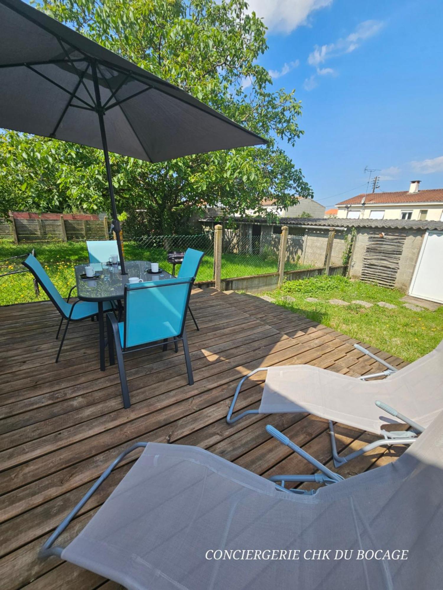 Le Petit Ecureuil Charmant Gite Jardin Terrasse Les Herbiers Exterior foto